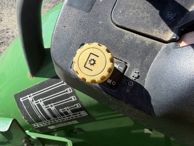 2013-john-deere-5085m-image-25