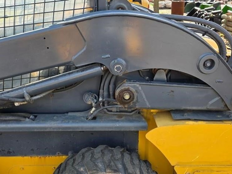 2014-new-holland-l218-image-24
