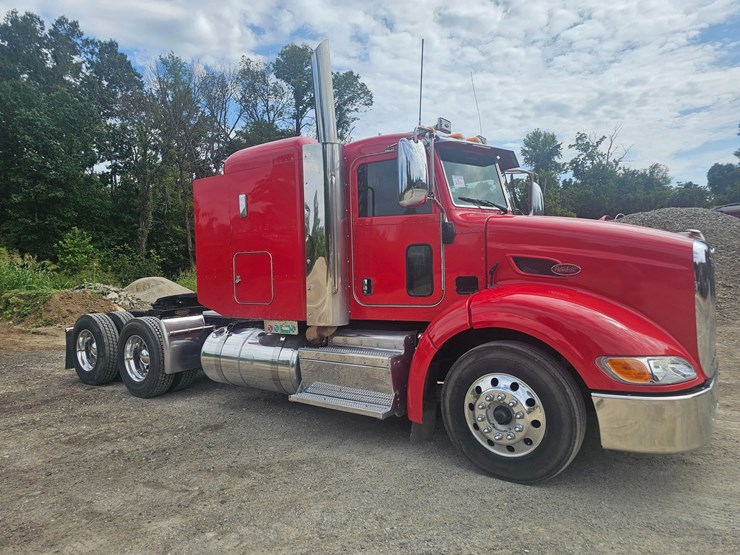 #15801-•-2012-peterbilt-384-sleeper-truck-image-47