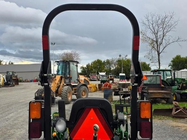 2014-john-deere-1025r-image-15