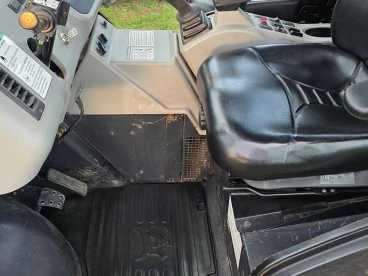 2003-bobcat-toolcat-5600-image-52