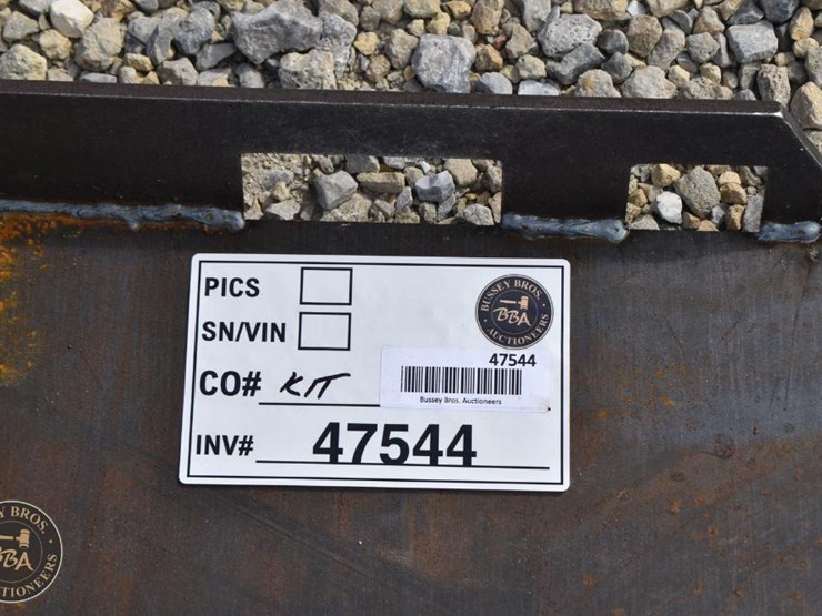 kit-containers-skid-steer-weld-on-attachment-plate-47544-image-2