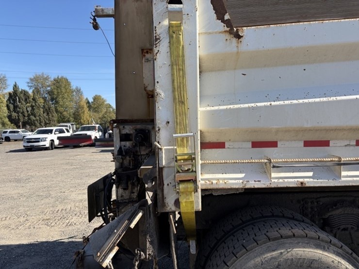 2012-freightliner-m2-t/a-dump-truck-image-25