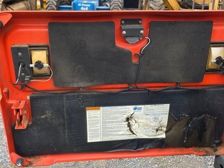 2012-bobcat-s650-image-39