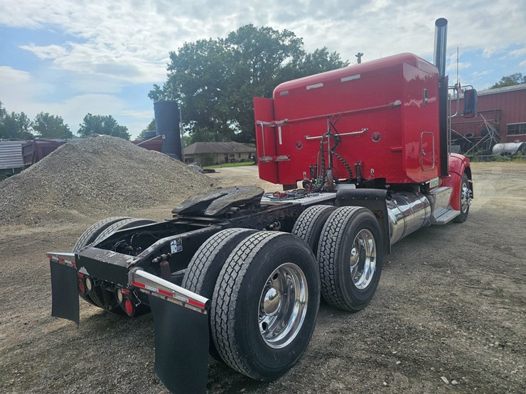 #15801-•-2012-peterbilt-384-sleeper-truck-image-34