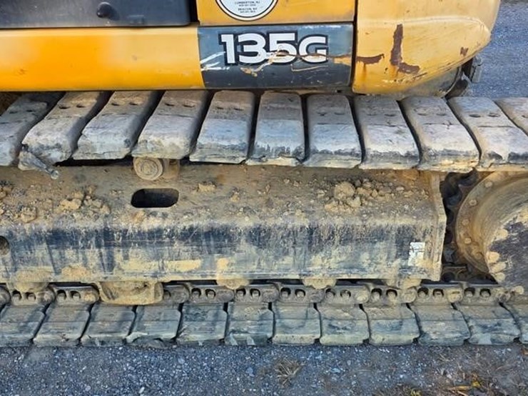 2015-deere-135g-image-30