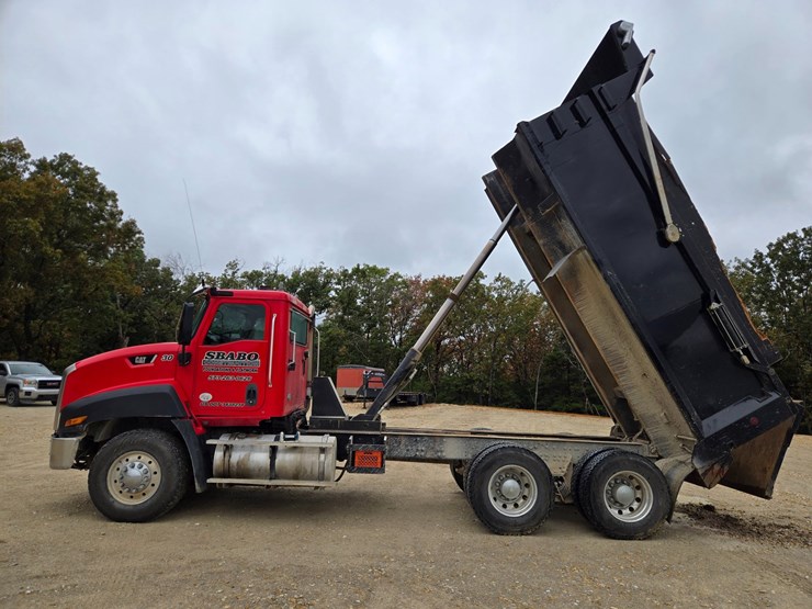 2012-caterpillar-ct660-image-25
