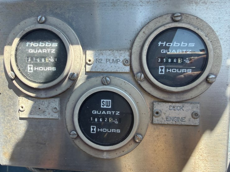 2001-peterbilt-362-image-11