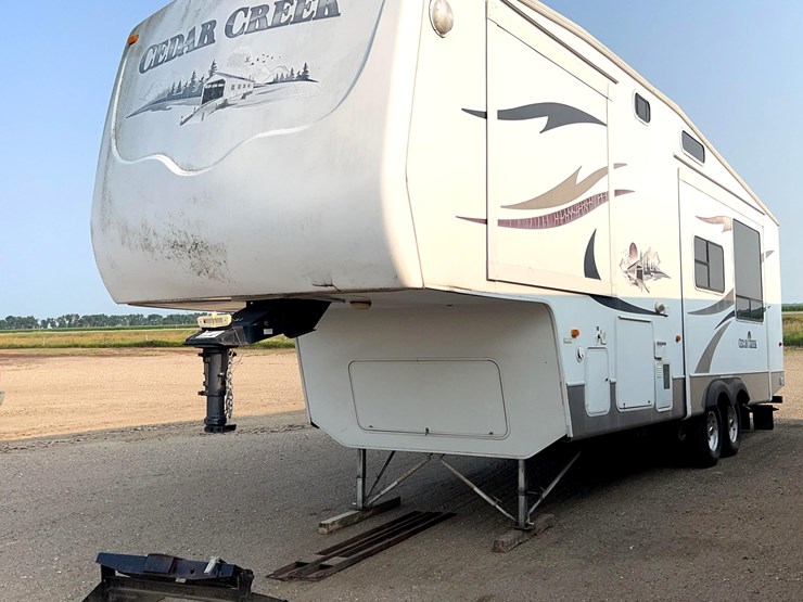 2006-cedar-creek-gooseneck-camper-trailer-image-1