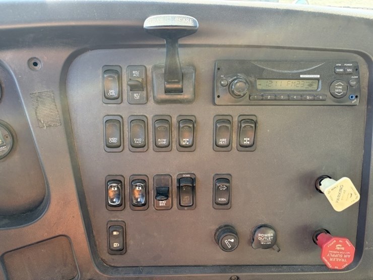 2012-freightliner-m2-t/a-dump-truck-image-47