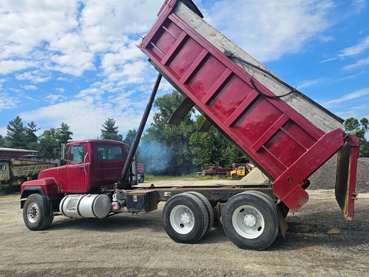 #15804-•-1998-mack-rd688s-dump-truck-image-54