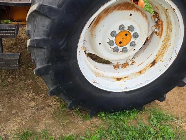 new-holland-6640-image-23