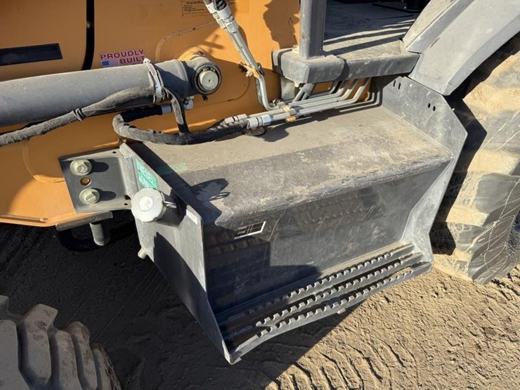 2019-case-570n-ep-skip-loader-image-37
