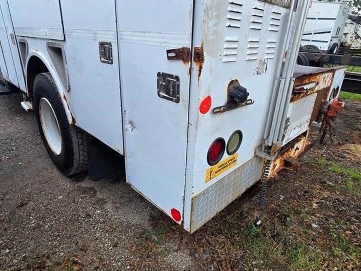2007-gmc-topkick-c8500-image-17