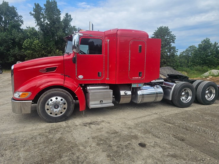#15801-•-2012-peterbilt-384-sleeper-truck-image-11