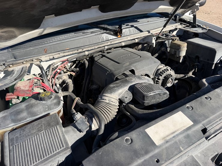 #87348-•-2013-chevy-tahoe-image-9