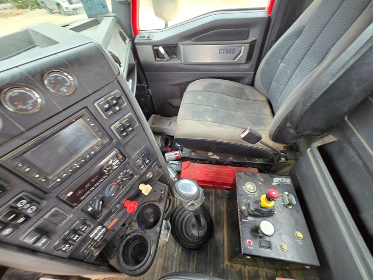 2012-caterpillar-ct660-image-74