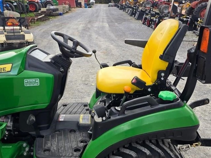 2014-john-deere-1025r-image-19