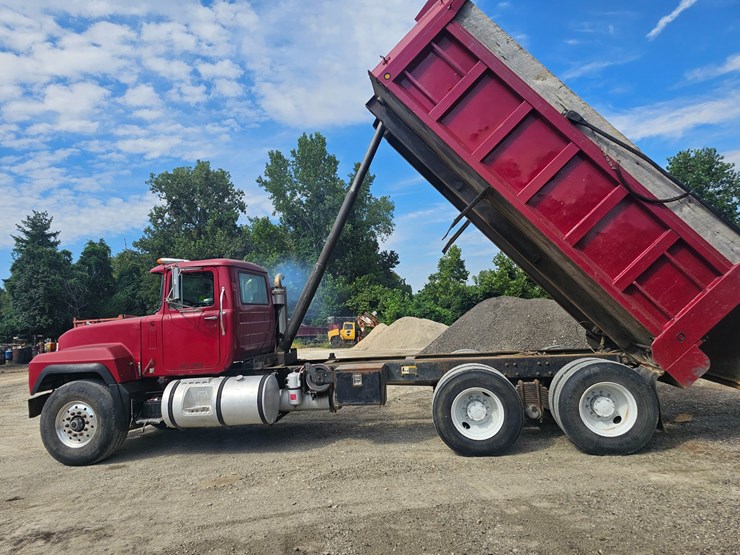 #15804-•-1998-mack-rd688s-dump-truck-image-51