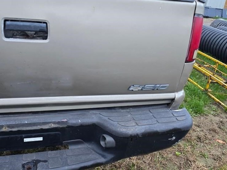 2002-chevrolet-s10-image-7