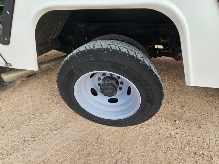 2021-ford-f550-image-17