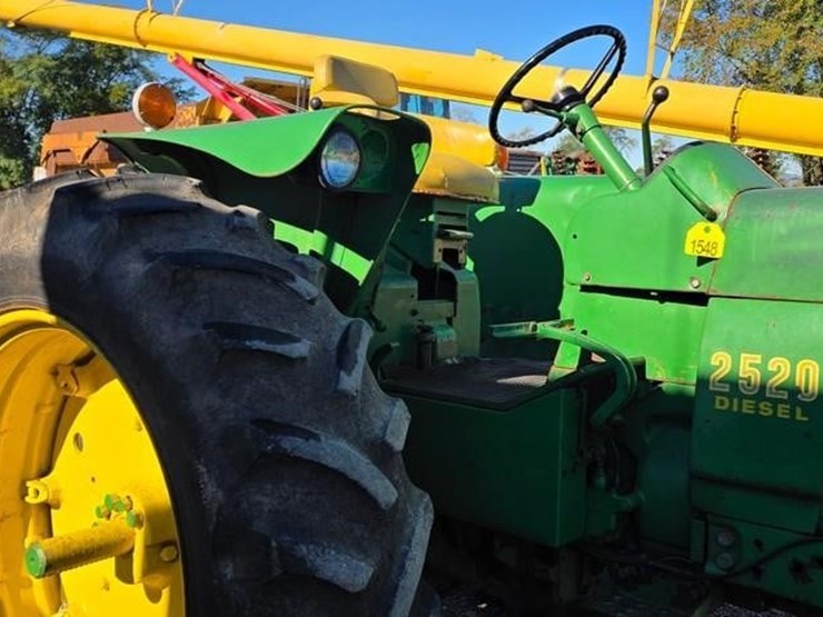 1972-john-deere-2520-image-11