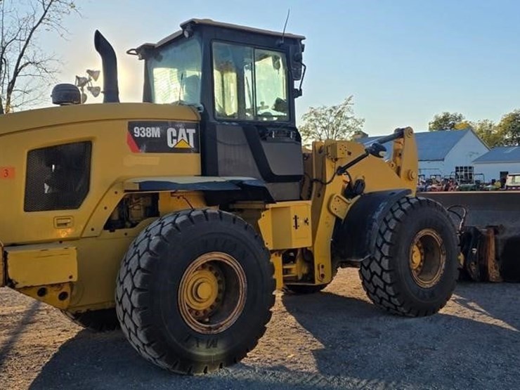 2015-caterpillar-938m-image-3