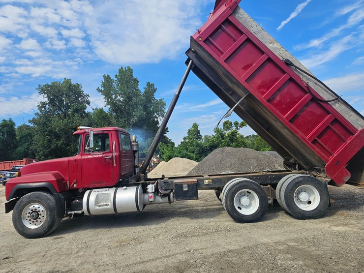 #15804-•-1998-mack-rd688s-dump-truck-image-50