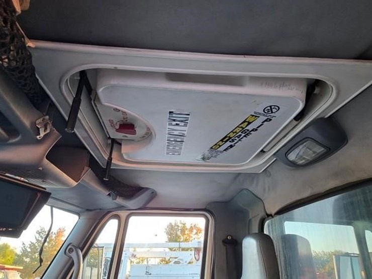 2006-international-durastar-4300-image-42