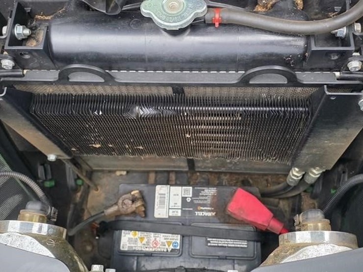 2014-john-deere-1025r-image-30