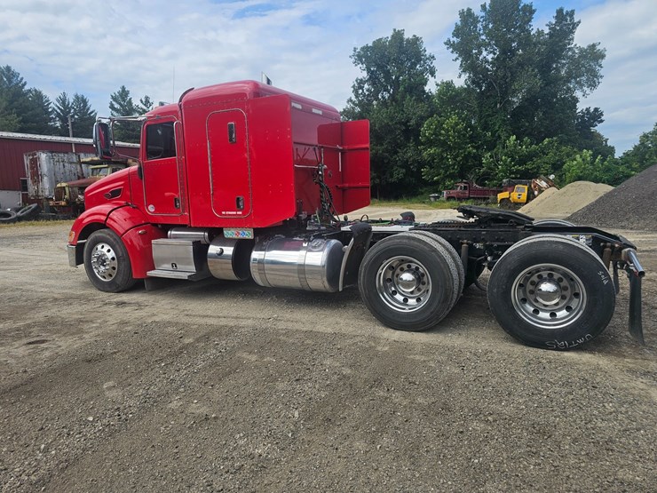 #15801-•-2012-peterbilt-384-sleeper-truck-image-21