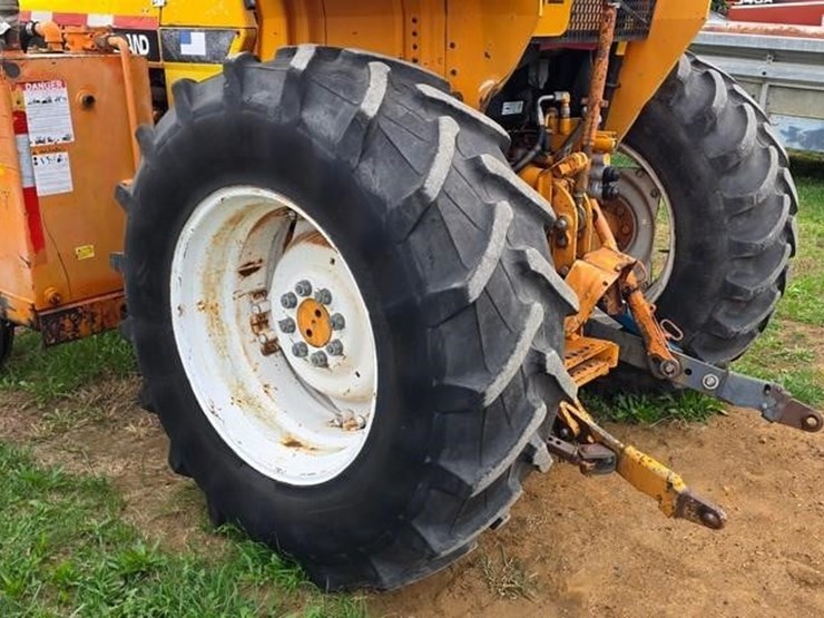 new-holland-6640-image-21