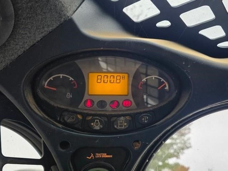 2012-bobcat-s650-image-57