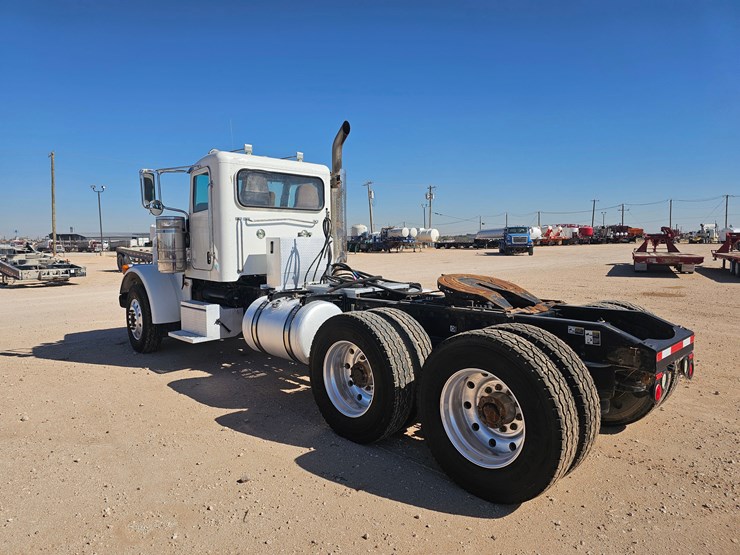 2012-peterbilt-367-image-4