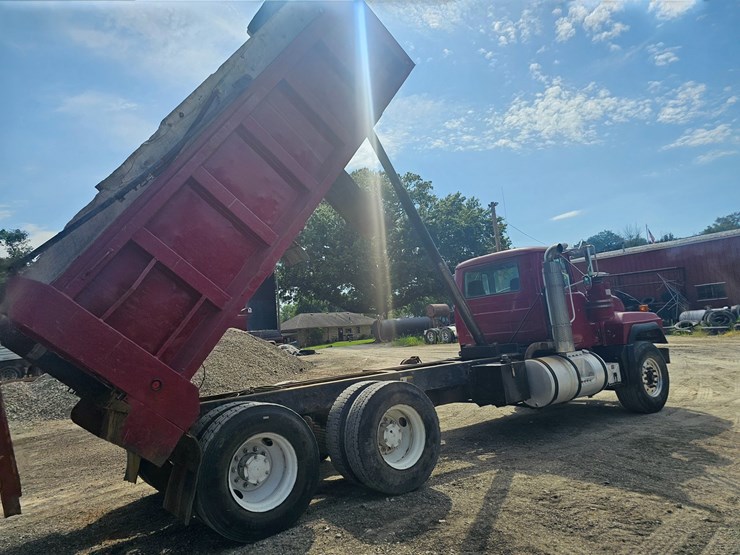 #15804-•-1998-mack-rd688s-dump-truck-image-69