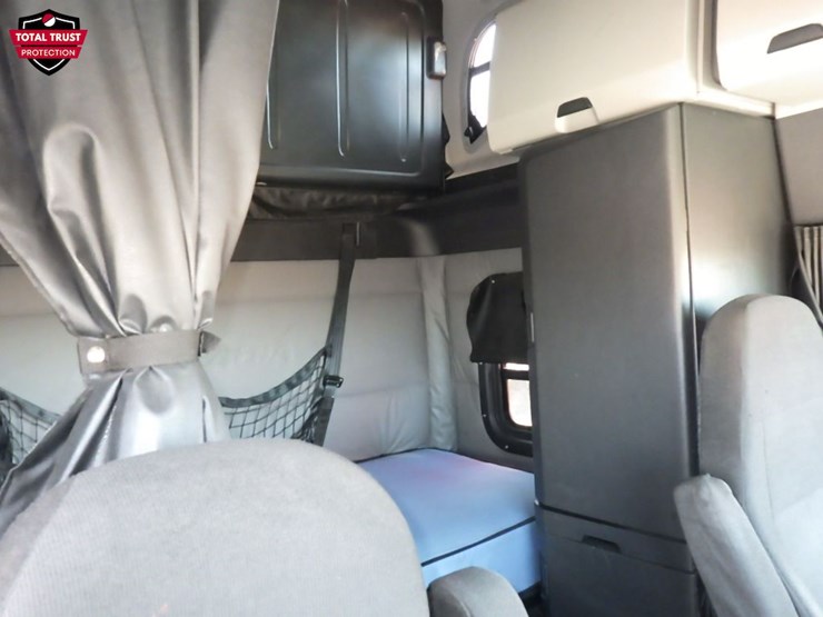 2022-freightliner-cascadia-126-image-6