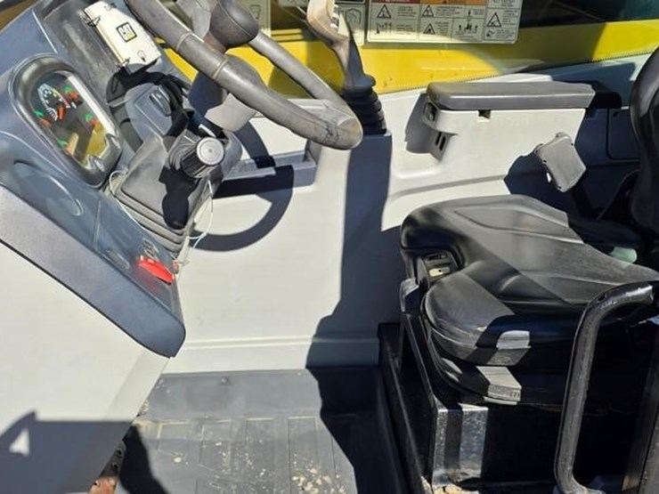2018-caterpillar-tl642d-image-47