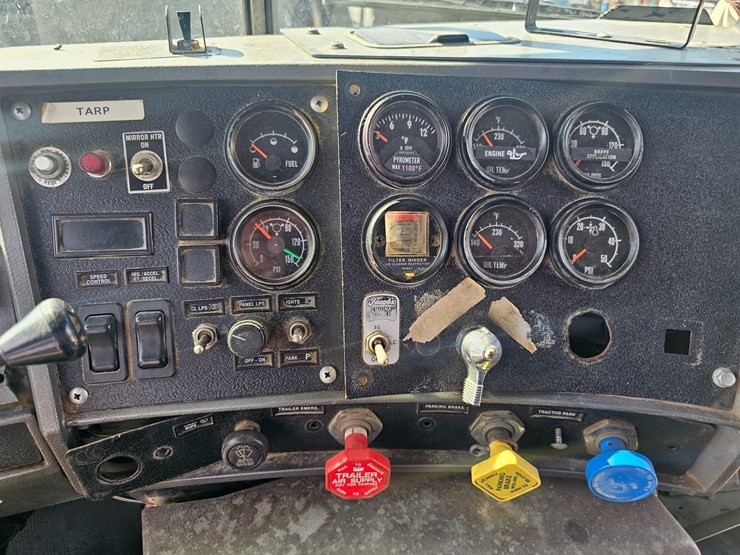 #15804-•-1998-mack-rd688s-dump-truck-image-135