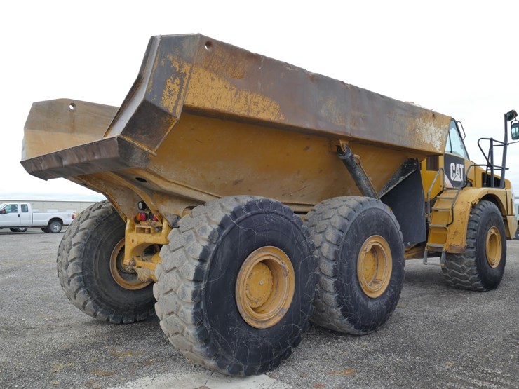 2013-caterpillar-740b-image-3