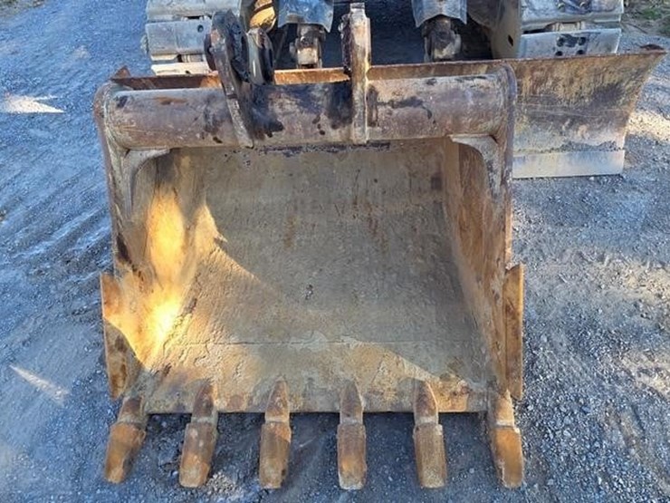 2015-deere-135g-image-47
