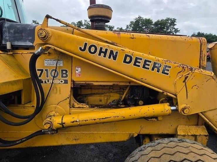 deere-710b-image-11