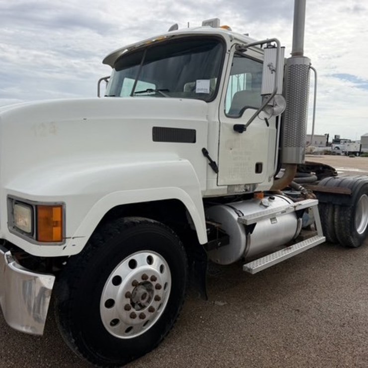 2004 MACK CH613