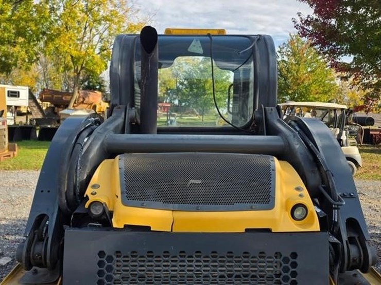 2014-new-holland-l218-image-20