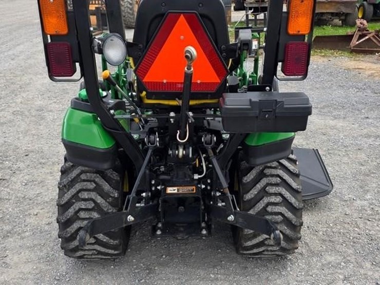 2014-john-deere-1025r-image-14