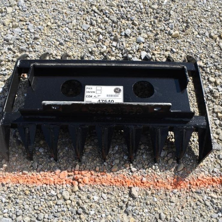 KIT CONTAINERS MINI SKID STEER ROOT RAKE 47540