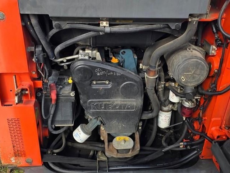 2019-kubota-ssv75-image-39