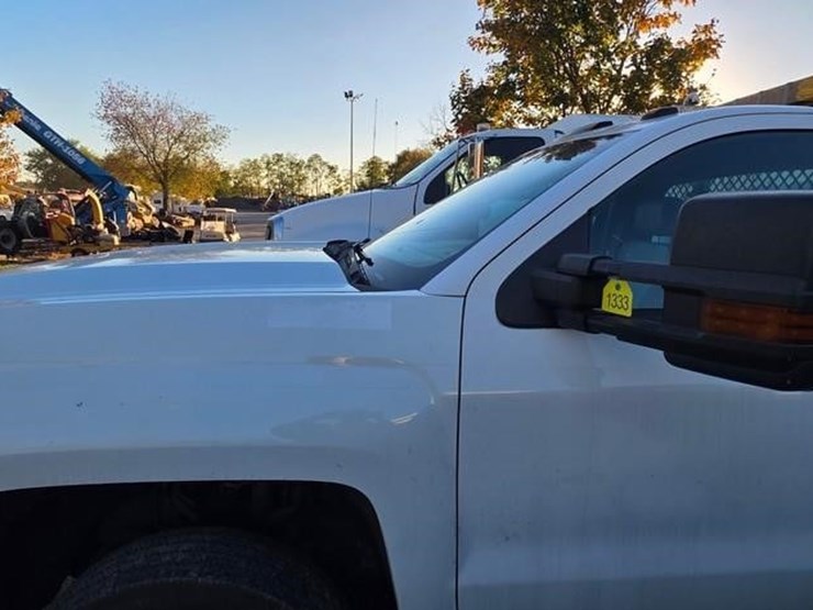 2015-chevrolet-silverado-3500hd-image-9