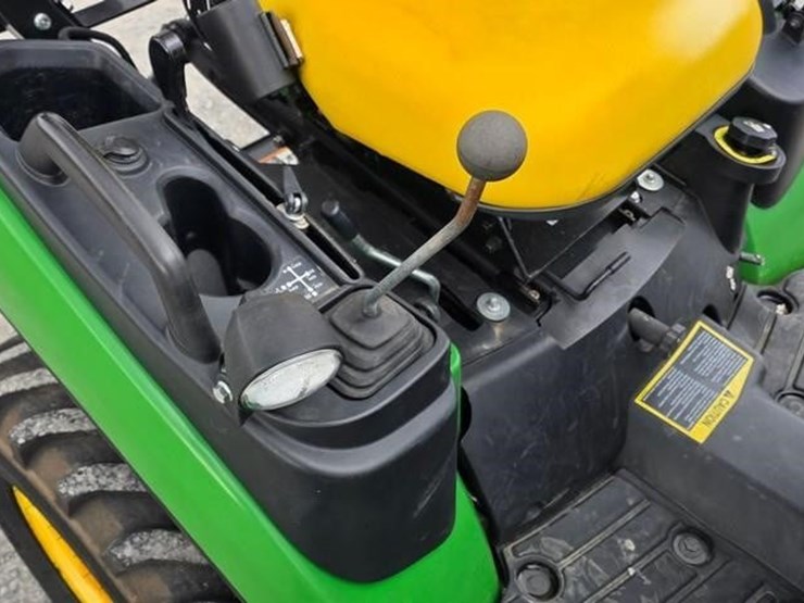 2014-john-deere-1025r-image-37
