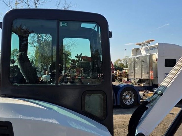 2016-bobcat-e35-image-26