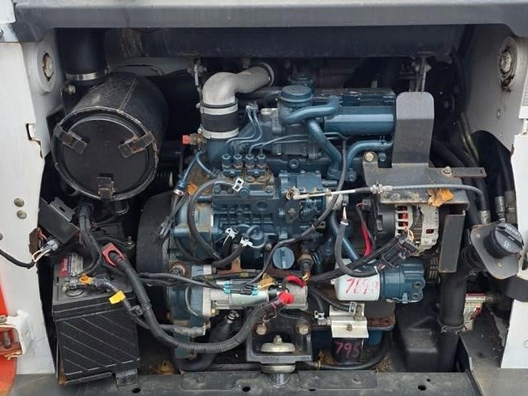 2012-bobcat-s650-image-40